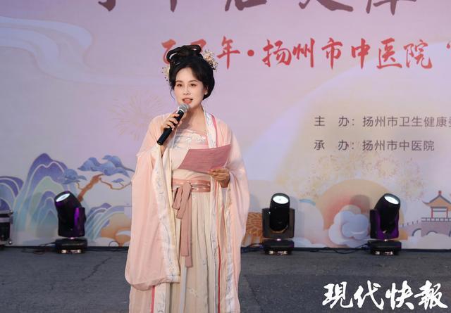 生扬州中医院推出12款“药膳月饼”PG麻将胡了免费模拟器吃月饼也能养(图1)